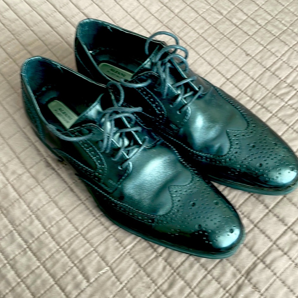 Black Alfani dress shoes. Size 8